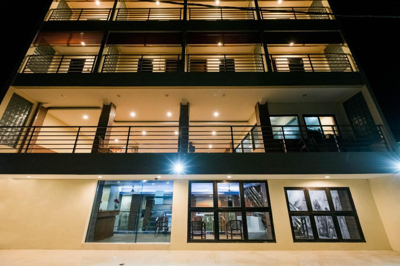Caroline Hostel Canggu  Luaran gambar