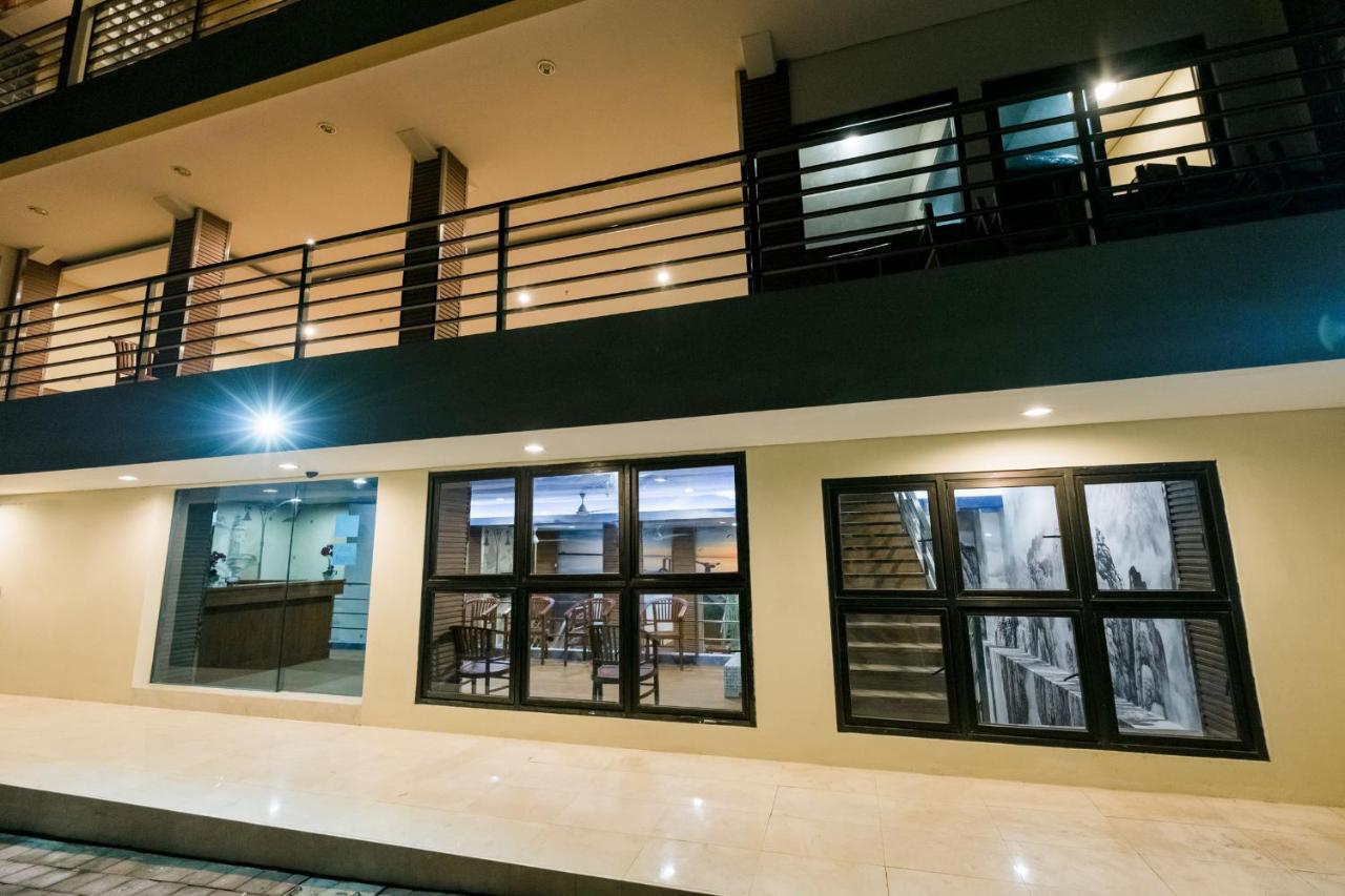 Caroline Hostel Canggu  Luaran gambar